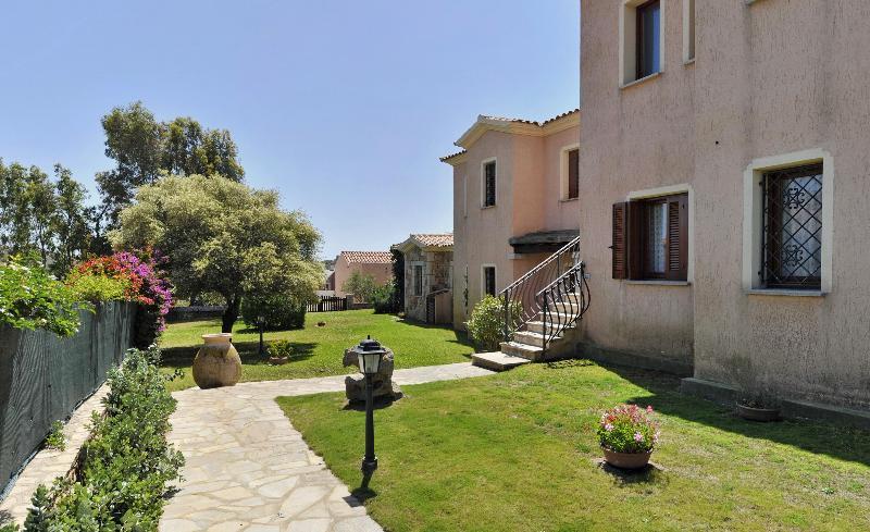 Residence Lu Fraili San Teodoro  Exterior foto